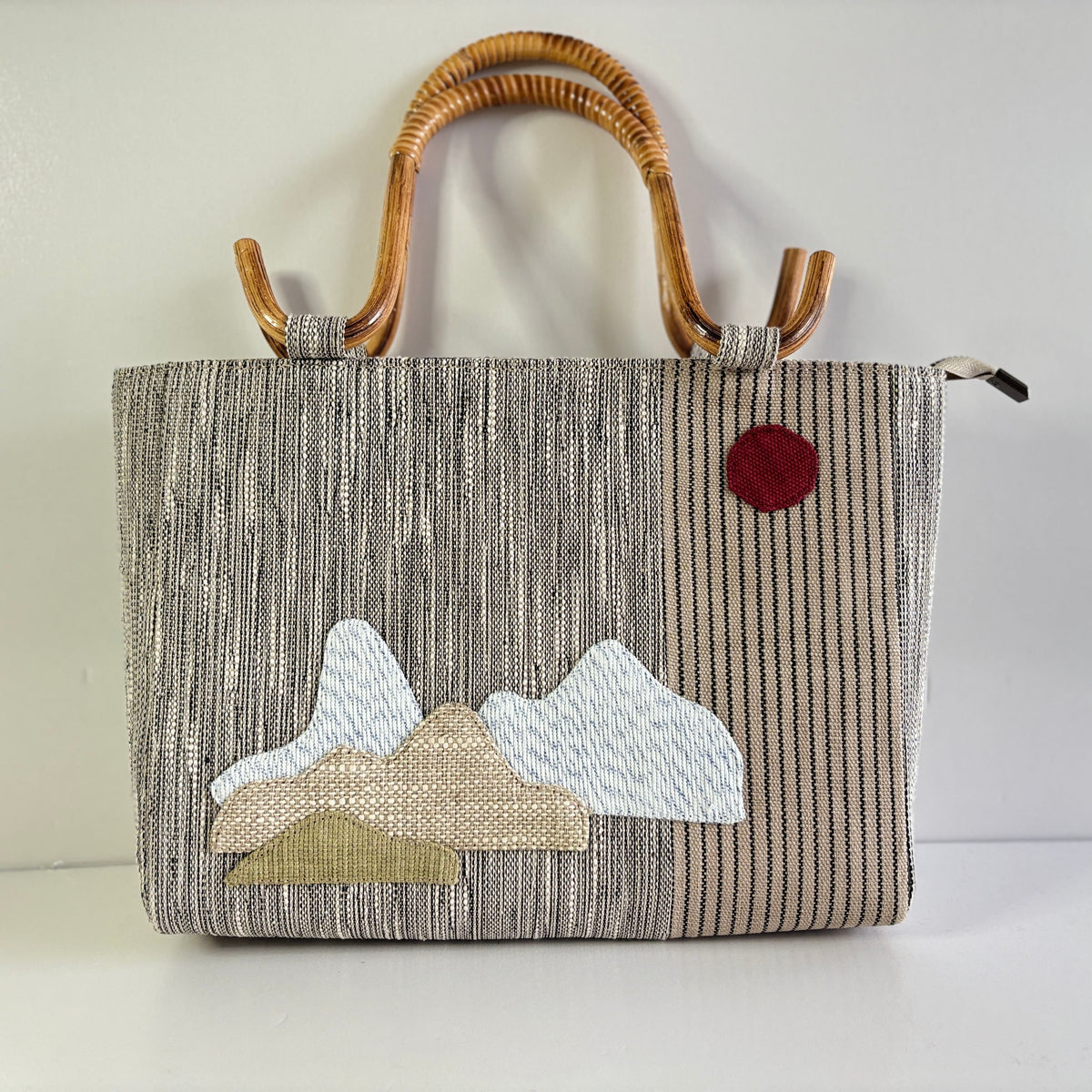 Mountain Appliqué Ramie Handbag in Xiabu ramie textile
