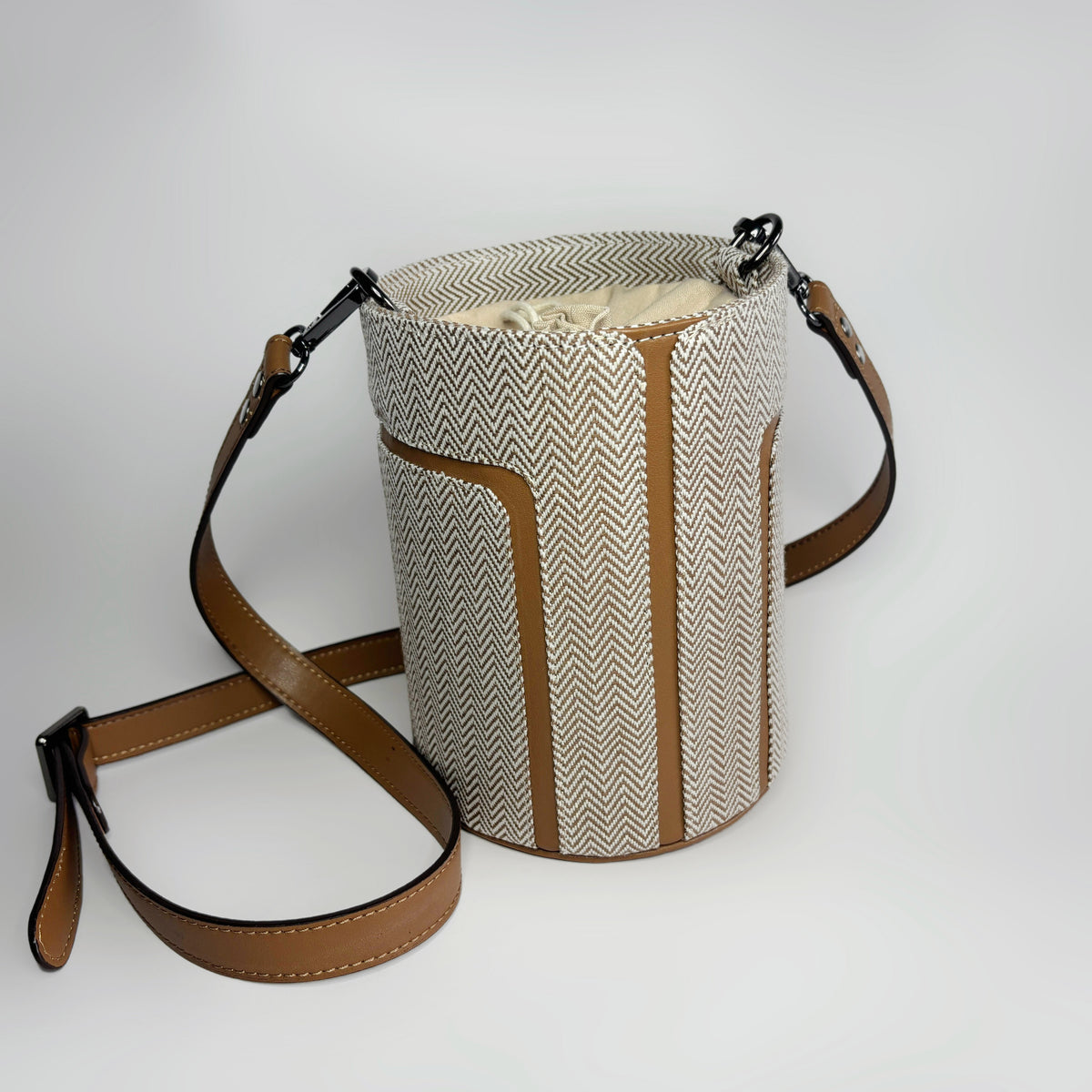Herringbone Ramie Bucket Bag in Xiabu ramie textile