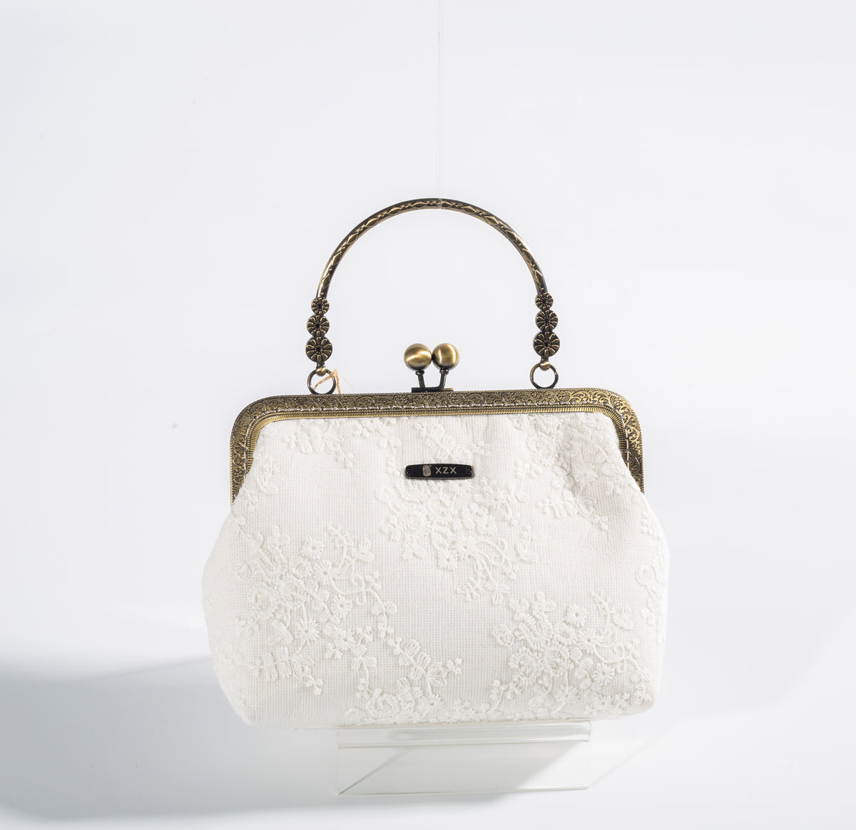 Ivory Lace Ramie Kiss-Lock Handbag in Xiabu ramie textile